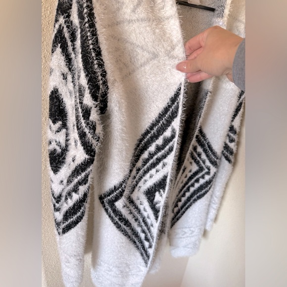 Patterned Women’s Cardigan for sale - size S - brand new never worn - Picture 4 of 7